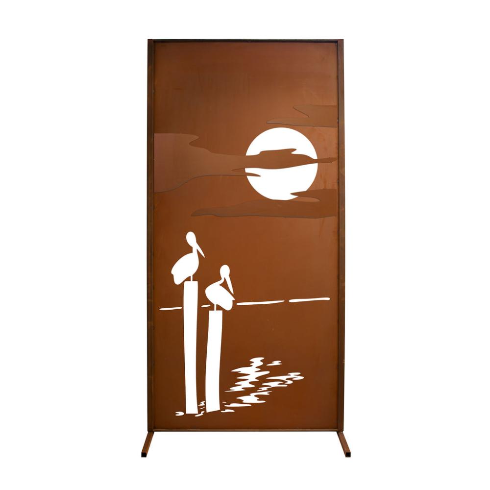 Diese Sichtschutzwand aus Edelrost präsentiert ein detailliertes Meer-Motiv und verleiht Ihrem Garten eine maritime Atmosphäre. Sie schützt vor Blicken und Wind und bringt entspannende Strand-Elemente in Ihren Außenbereich.