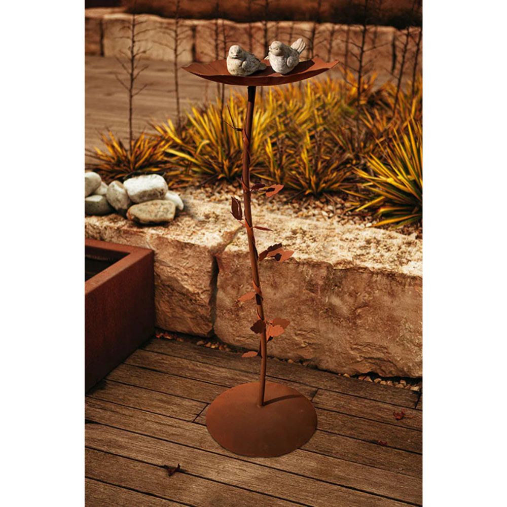 Vogelbad/Vogeltränke aus Edelrost mit Polyresin Vögel in Steinoptik Gartendeko