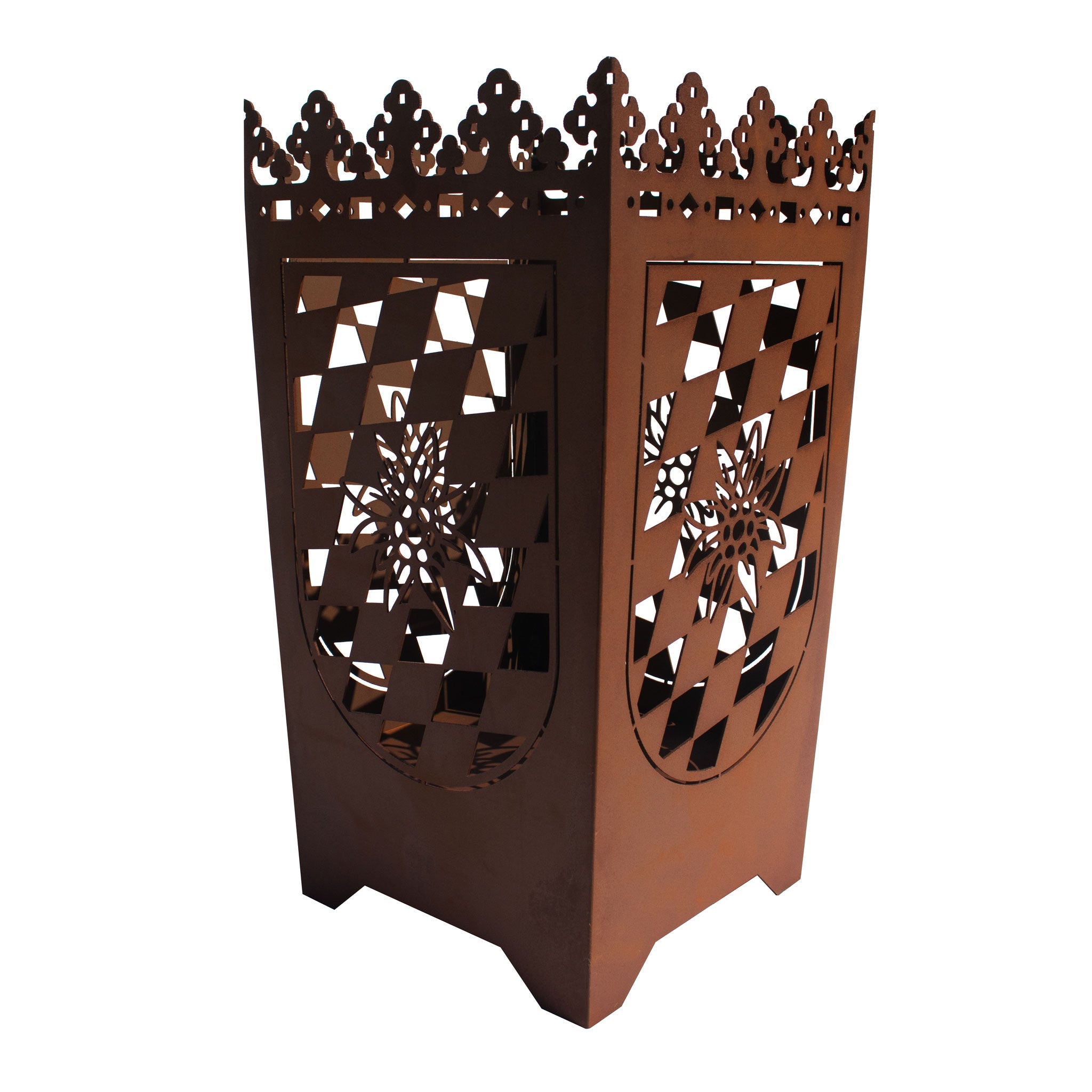 Feuerkorb aus Metall im Bayern-Rautenmuster und Edelweiß aus Edelrost Gartendeko