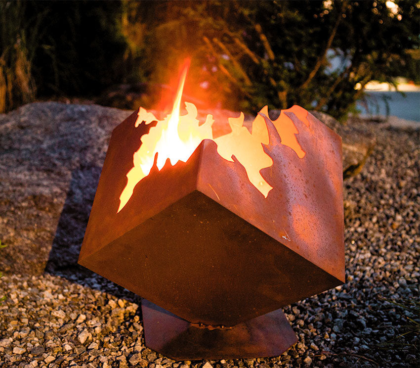 Edelrost Feuerstelle Feuerwürfel aus Metall im Edelrostdesign Garten Feuerstelle