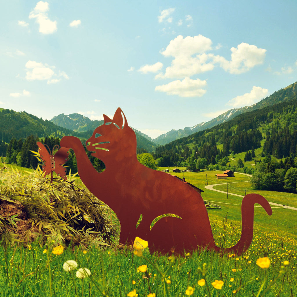 Tierfigur Metall - Katze fängt Schmetterling - Edelrost Katzenfigur Rost Deko Katze