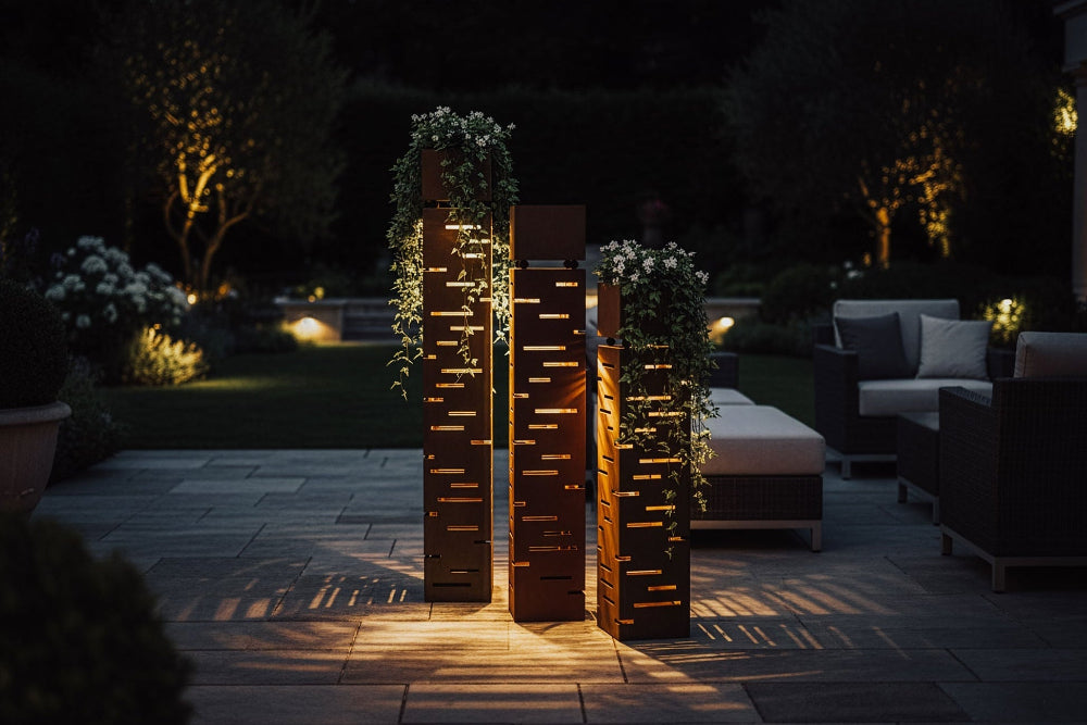 Säule Streifen Edelrost Pflanzsäule aus Metall, beleuchtbar mit Blumentrog