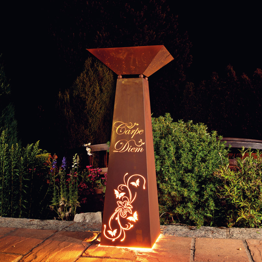 Rost Garten Säule Trapez - Carpe Diem aus Metall im Edelrost Design Rostsäule