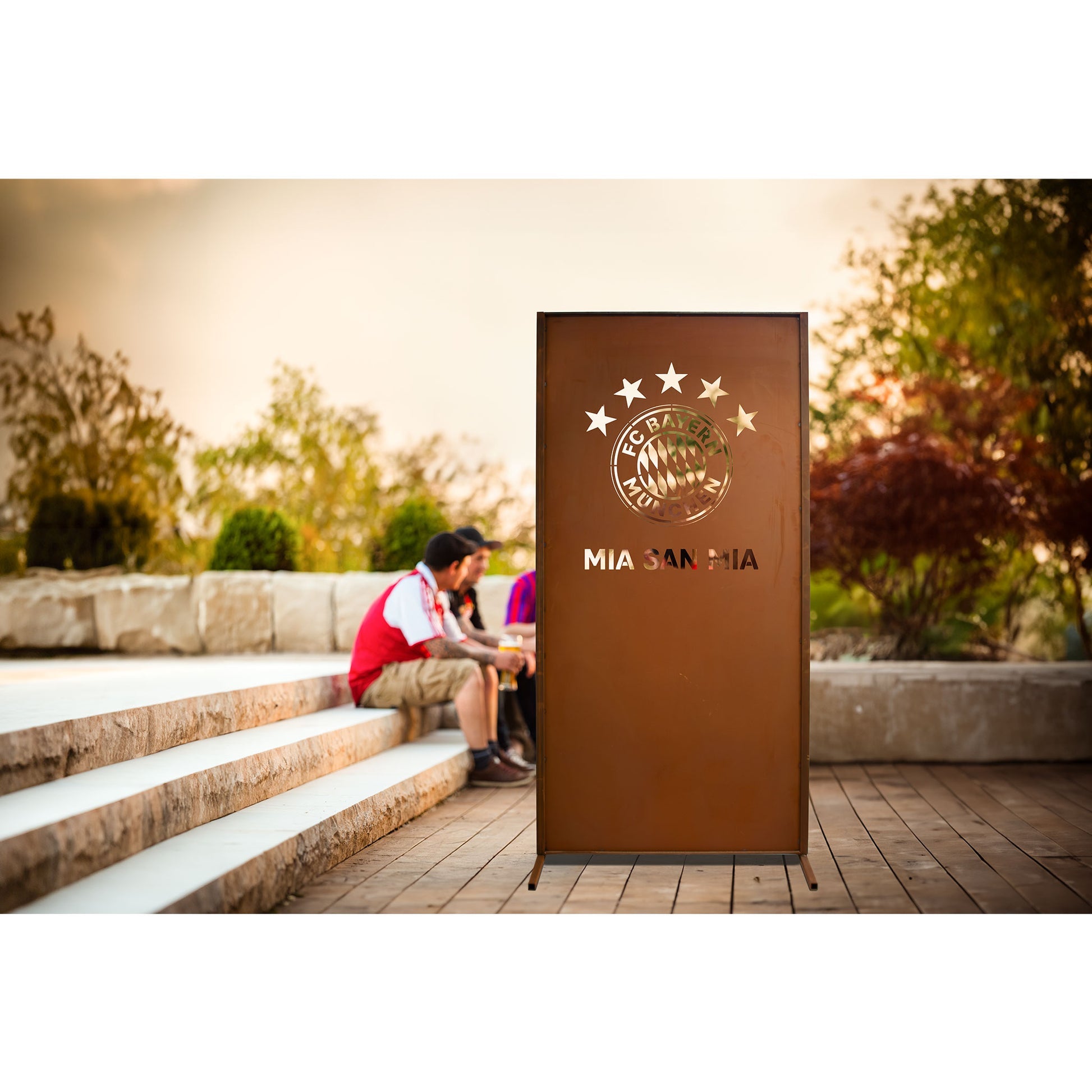 FC Bayern München Sichtschutzwand im Edelrost - Design Trennwand und Sichtschutzzaun