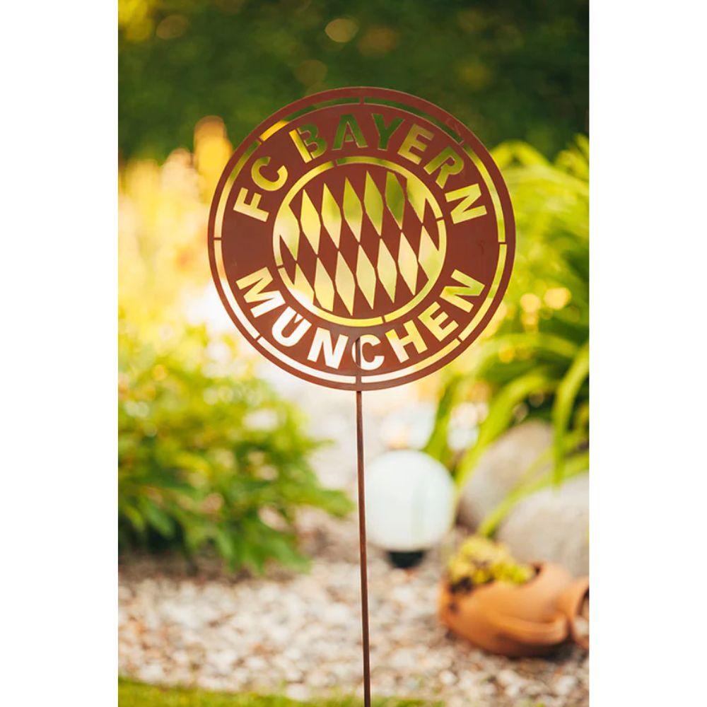 FC Bayern Gartenstab im Edelrost-Design FCB Deko aus Rost für Fußballfans