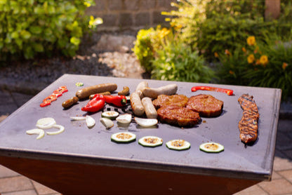 Edelrost Grill Feuerstelle X Holzkohlegrill mit Plancha