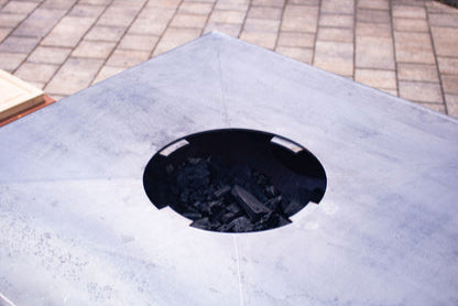 Edelrost Grill Feuerstelle X Holzkohlegrill mit Plancha