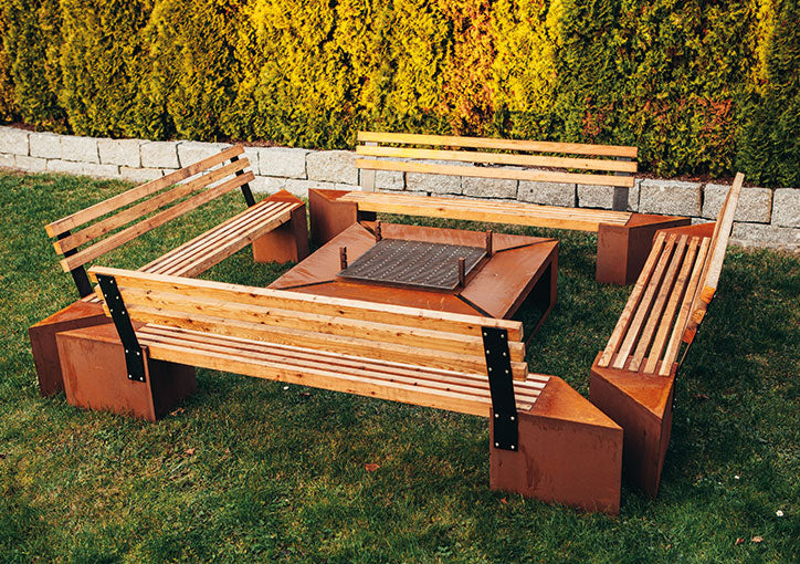 Feuerstelle Holzkohlegrill XL Friendship Edelrost mit Grill und Bänken