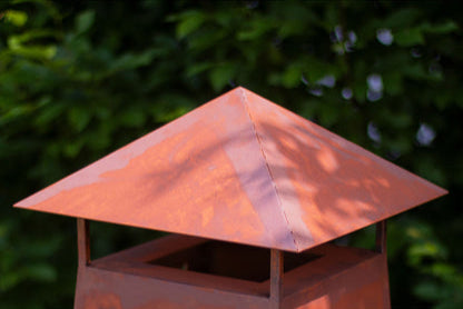 Feuerturm mit Flammen aus Metall, Feuerstelle Outdoor Edelrost Gartenfeuer