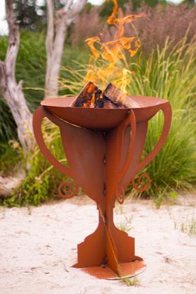 Flammenständer Pokal aus Metall, Feuerschale Feuerkorb Edelrost