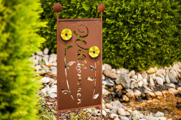 Gartenstecker XL aus Edelrost Willkommen Blumen, inkl. 2 Glasblüten Eingangsdeko