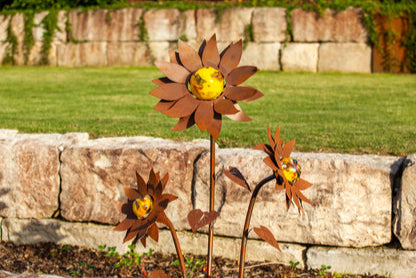 Glasblume Sonnenblume aus Edelrost mit Glaskugel in 3 Größen Gartendekoration