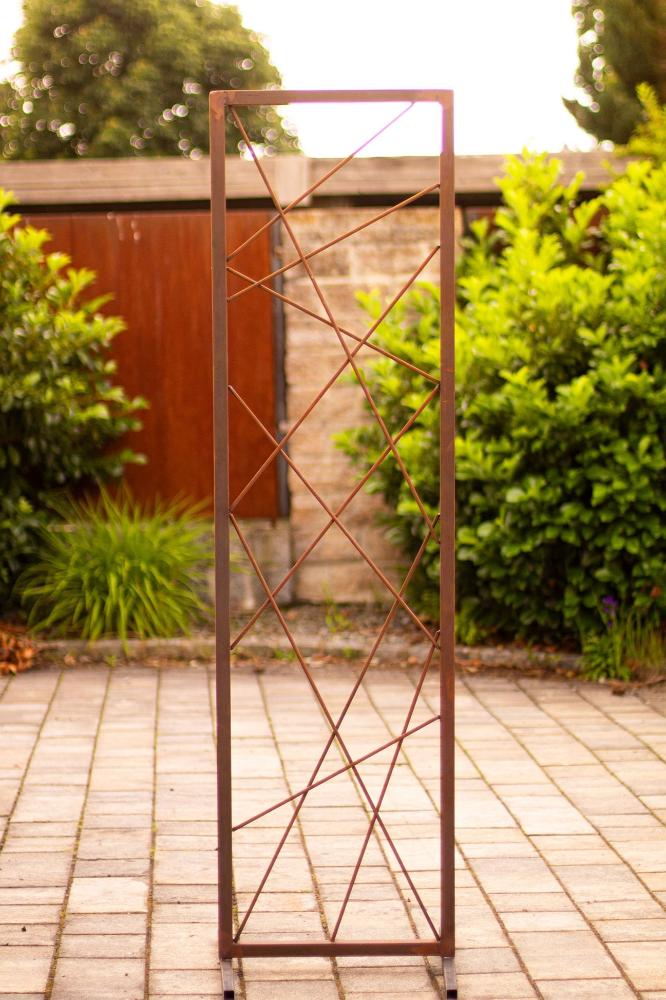 Rankhilfe Abstrakt aus Metall mit Rostpatina Rankgitter modern