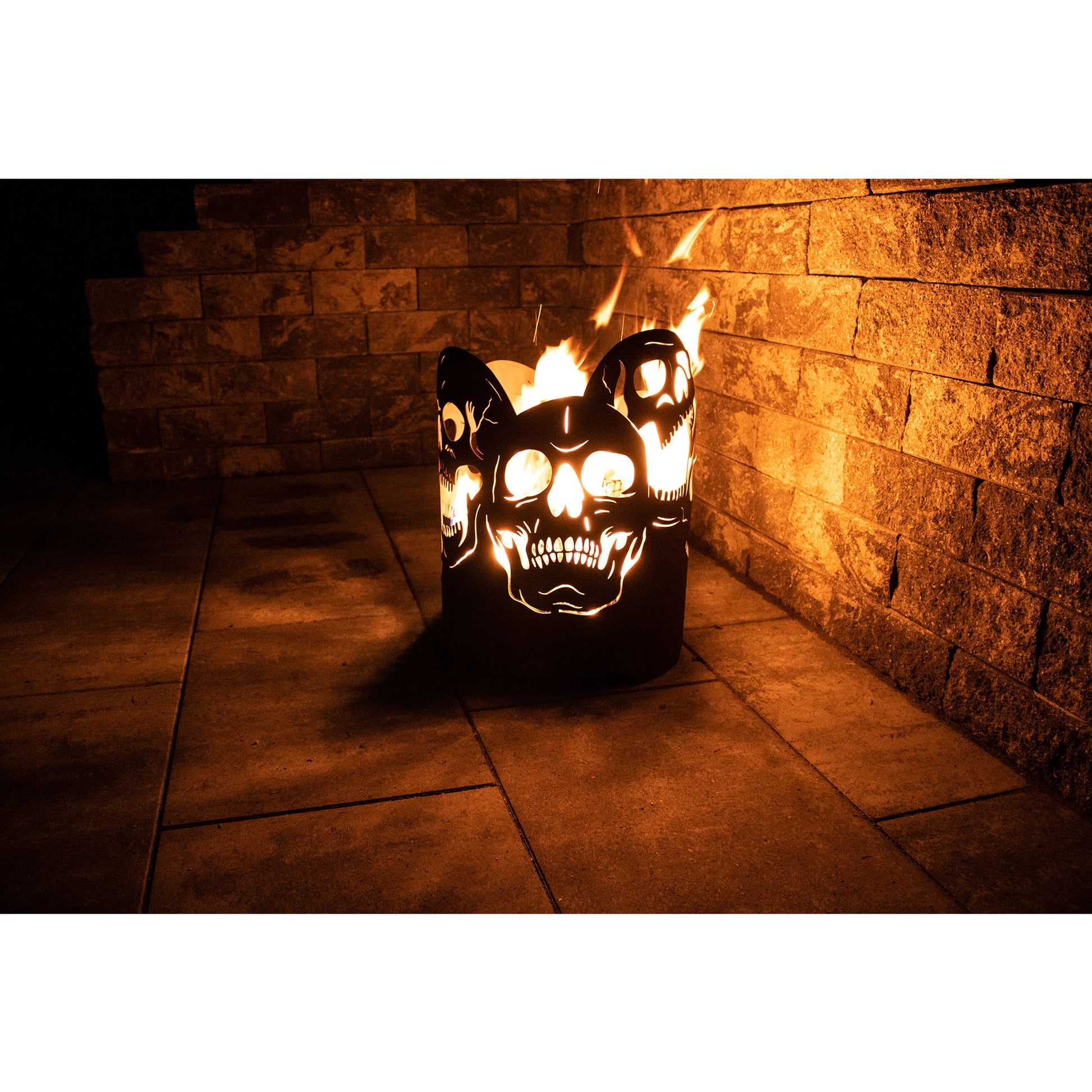 Feuerkorb rund mit Totenschädeln aus Metall Edelrost Feuertonne Feuerschale