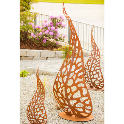 Skulptur aus Edelrost mit Blätter Motiv Gartendeko Gartenfigur aus Rost