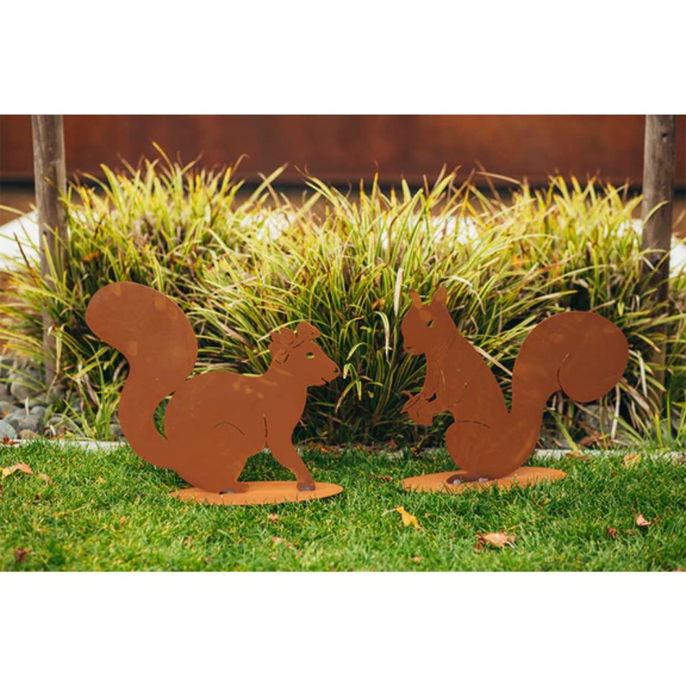 Tierfigur aus Metall - Eichhörnchen Felix - Edelrost Gartenfigur auf Platte