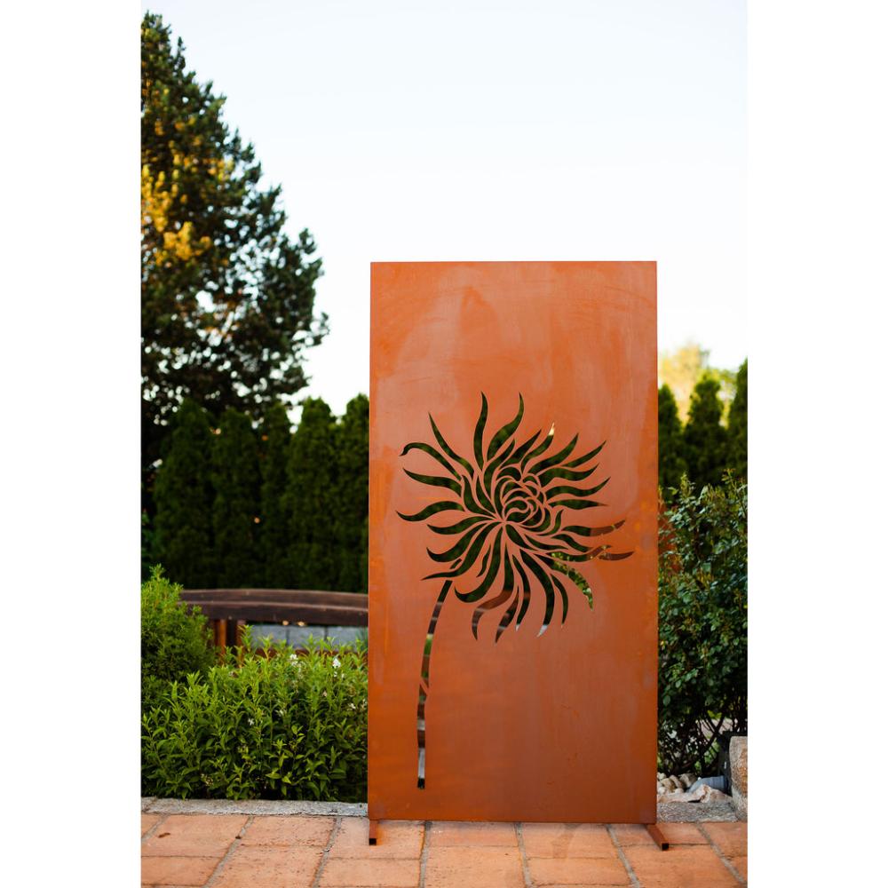 "Vollständige Sichtschutzwand Edelrost - Löwenzahn Motiv aufgestellt, bietet stilvollen Schutz und dekorative Akzente im Garten"