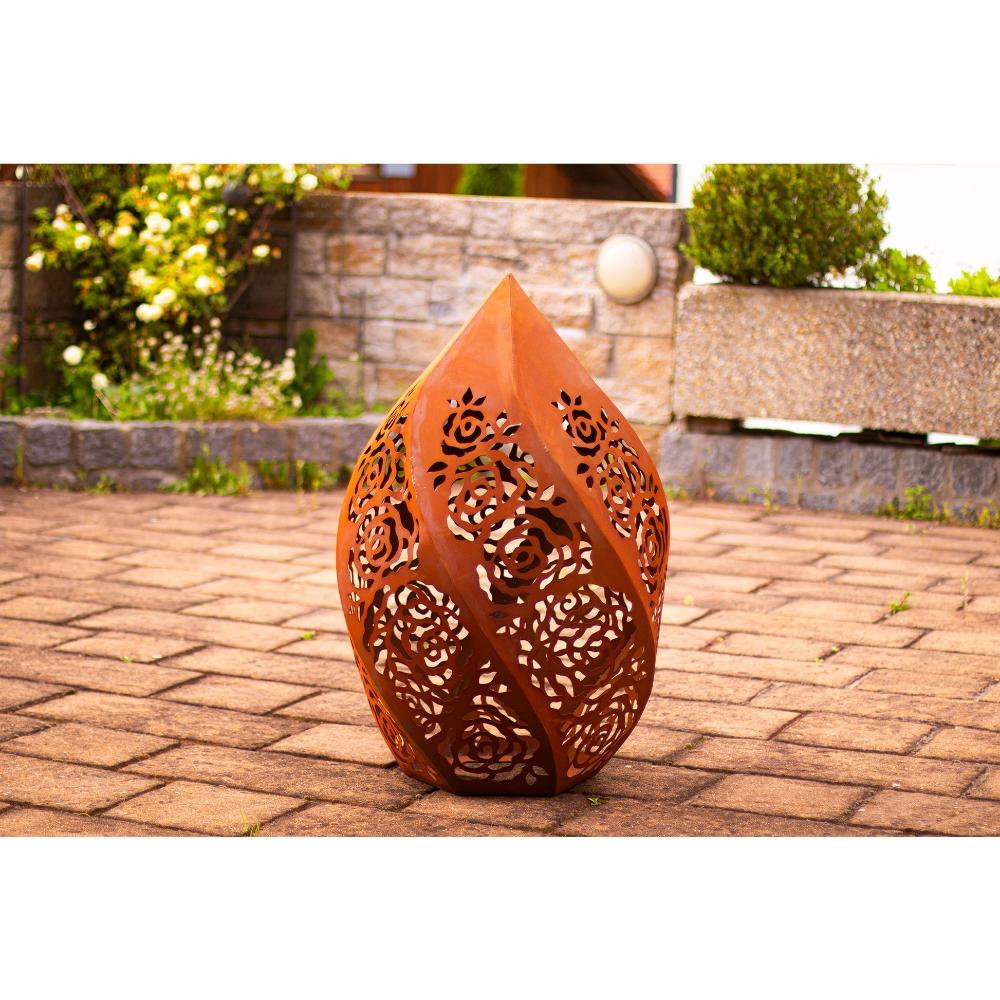 „Romantisches Windlicht Rosentraum aus Metall mit Edelrost-Patina, ideal für die Dekoration von Garten oder Terrasse“