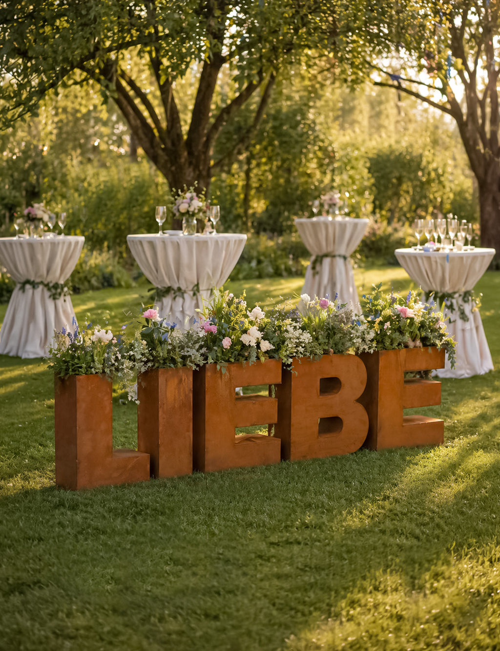 Design Schriftzug LIEBE zum Bepflanzen aus Edelrost – Metall Gartendeko