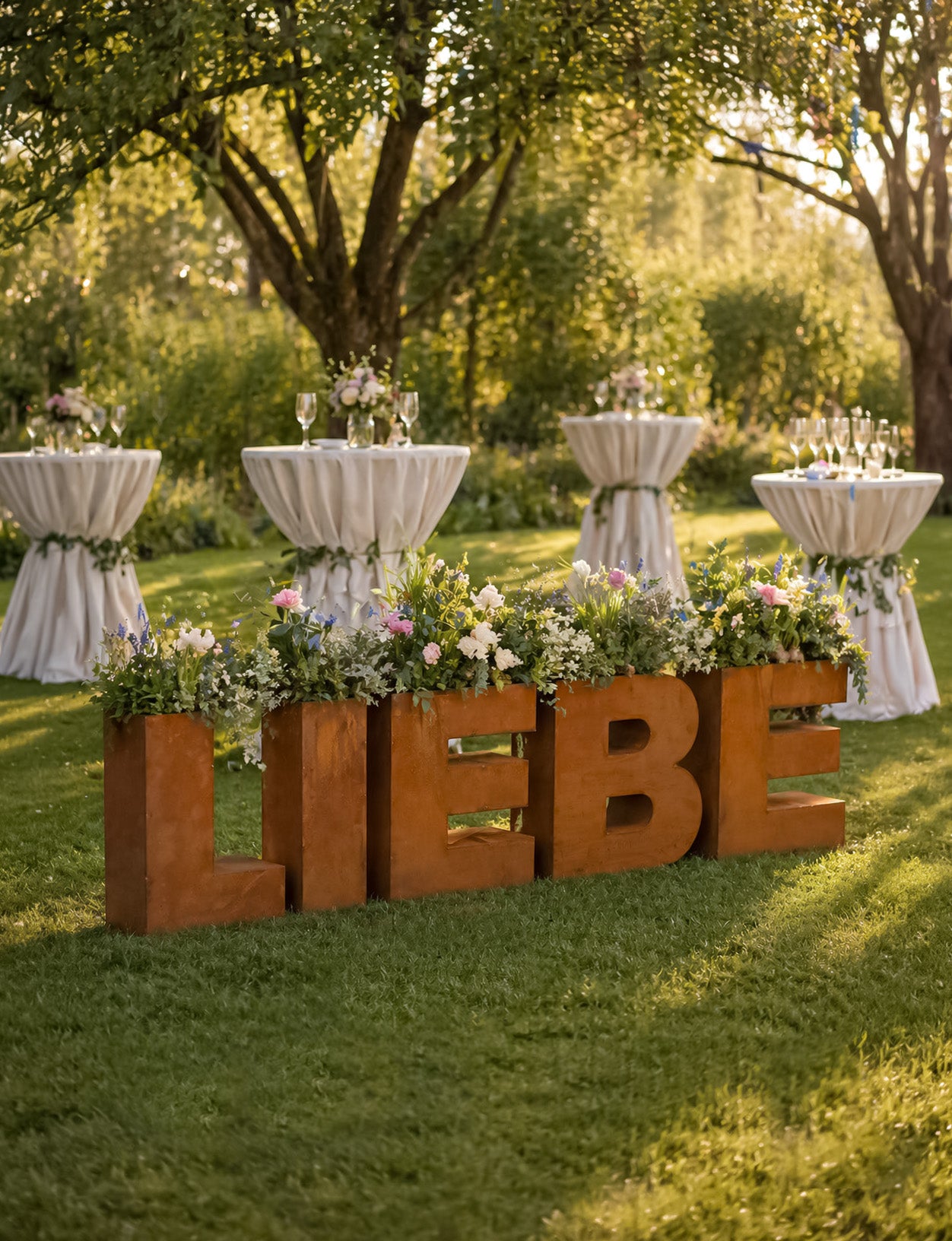 Design Schriftzug LIEBE zum Bepflanzen aus Edelrost – Metall Gartendeko