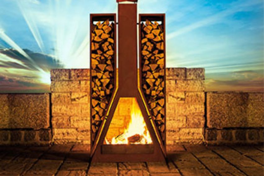 Feuerstelle Kaminofen - Twin aus Metall im Edelrost Design mit Holzlege