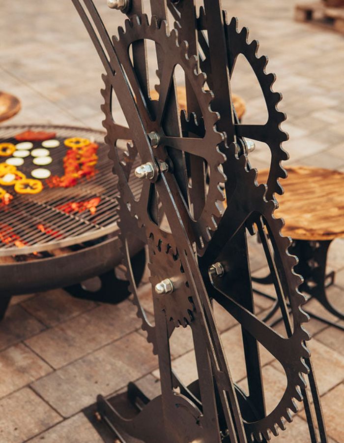 Grillstelle Feuerstelle Holzkohlegrill XL Industrie mit höhenverstellbarem Rost