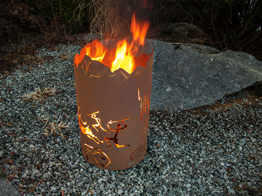 Feuerkorb rund aus Metall im Steinzeitmotiv aus Edelrost Rostdeko Gartendeko