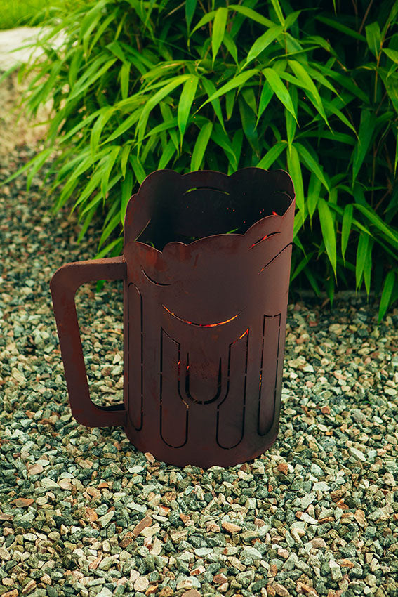 Feuerkorb aus Metall im Bierkrugdesign aus Edelrost Rostdeko Gartendeko