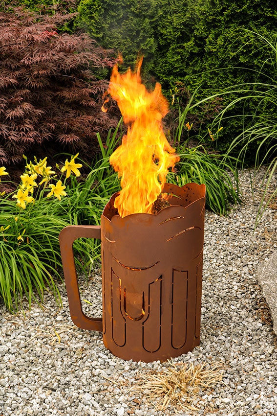 Feuerkorb aus Metall im Bierkrugdesign aus Edelrost Rostdeko Gartendeko