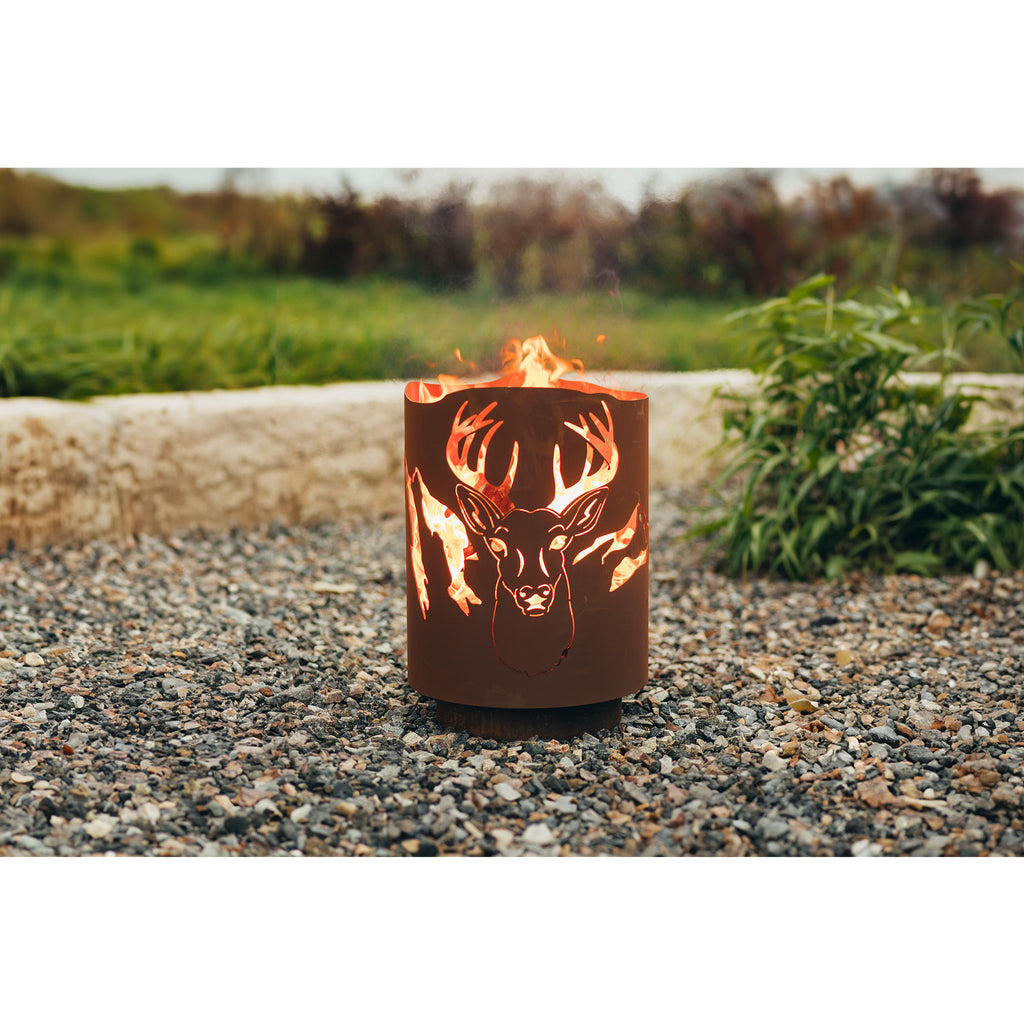 Feuerkorb aus Metall mit Hirsch Motiv im Edelrost Design Feuersäule Feuerstelle