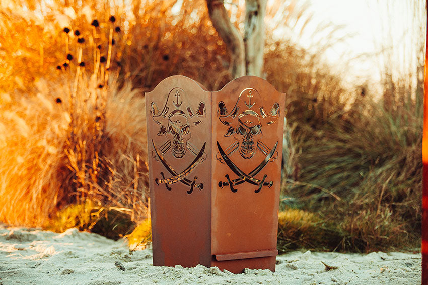 Feuerkorb aus Metall im Piraten Motiv aus Edelrost Feuerstelle Gaten Rostdeko