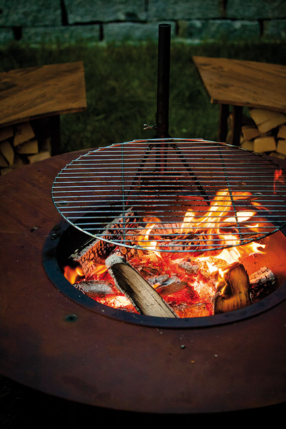 Grillstelle Holzkohlegrill Grillplatz XL Circle Echtrost