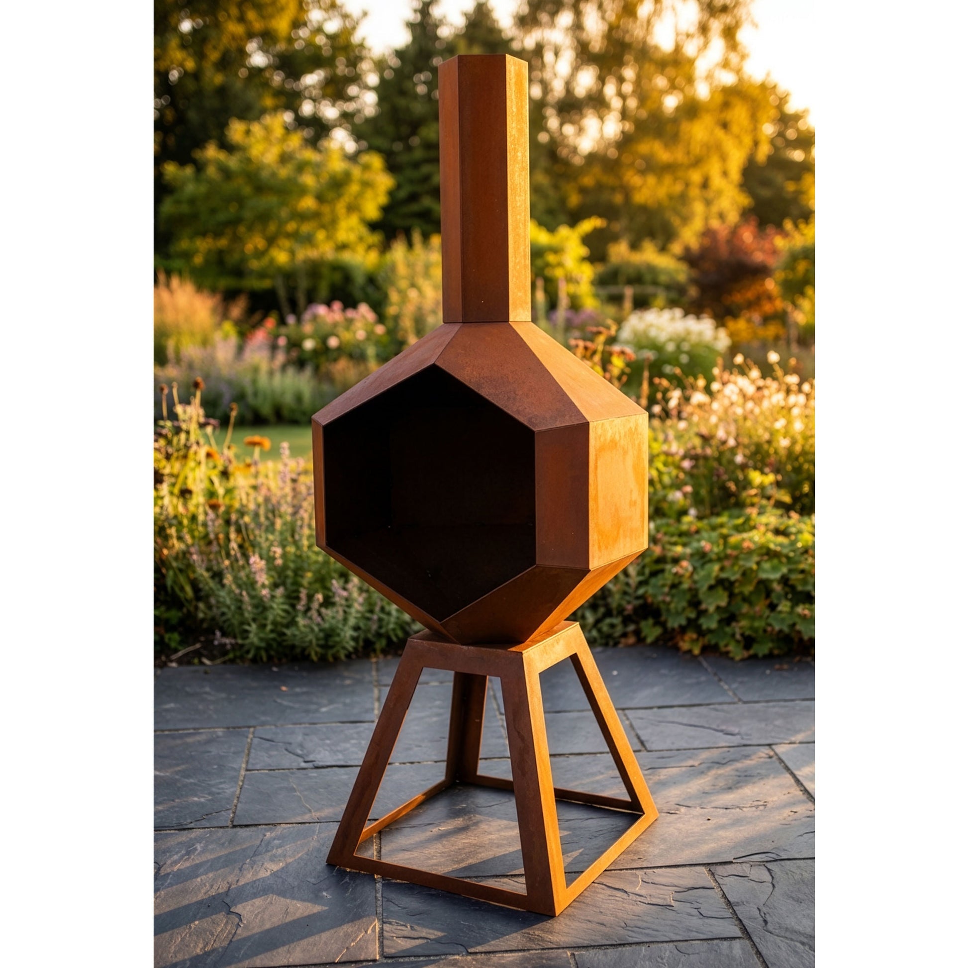 Feuerstelle Sphaera aus Edelrost – moderne Design-Feuerstelle aus Metall