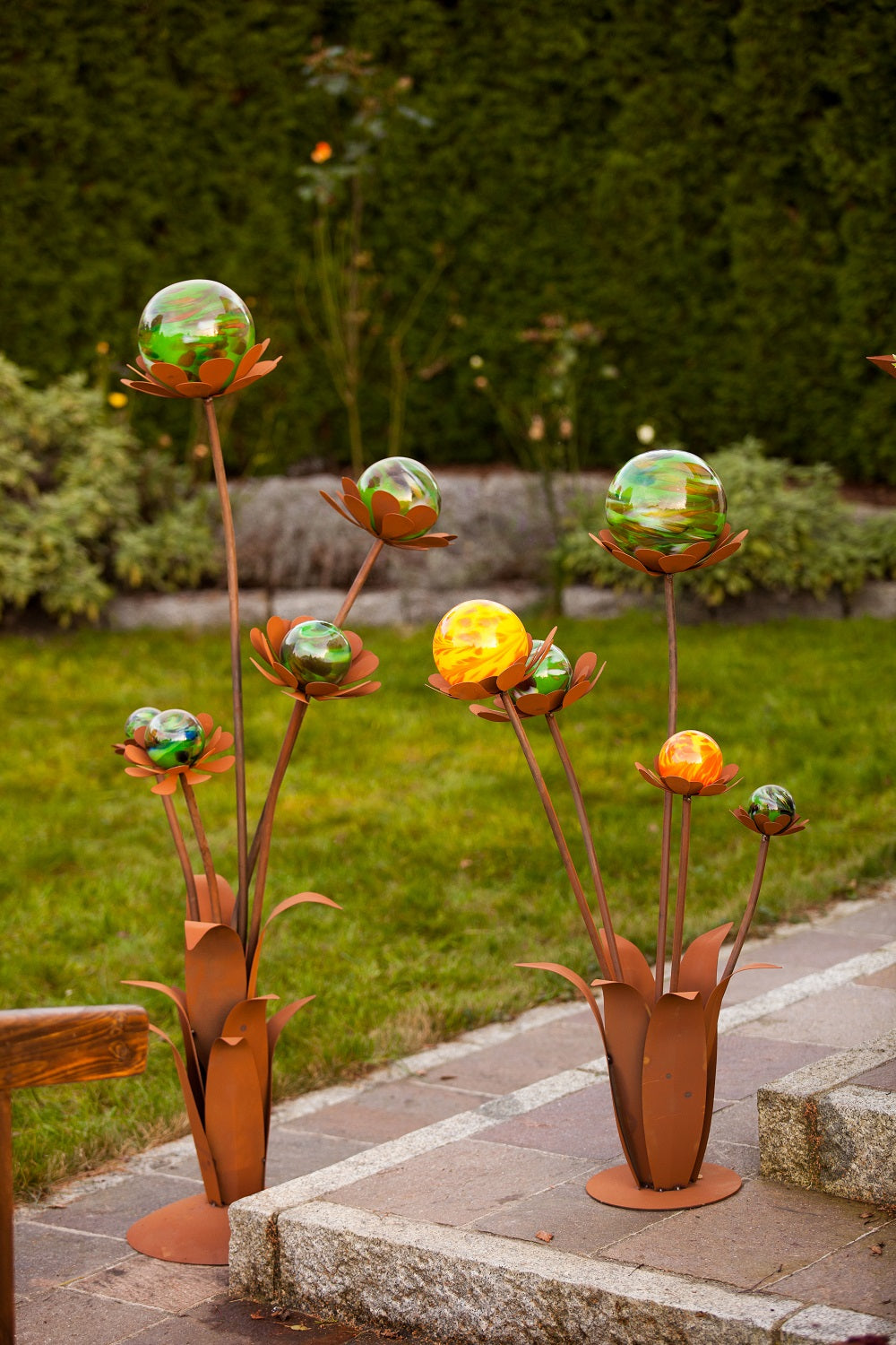 Glasblume Blumenzauber 120 Edelrost – Exklusive Gartendeko mit Glaskugel