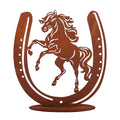 Hufeisen mit Pferd aus Metall - Pferdefigur Rostdeko auf Platte Geschenkidee