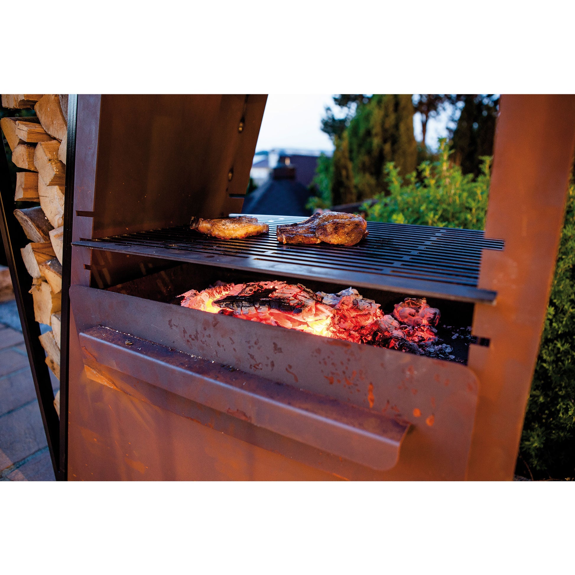 Grill Grillstelle Feuerstelle Holzkohlegrill XL Barbecue aus Metall mit Holzlege