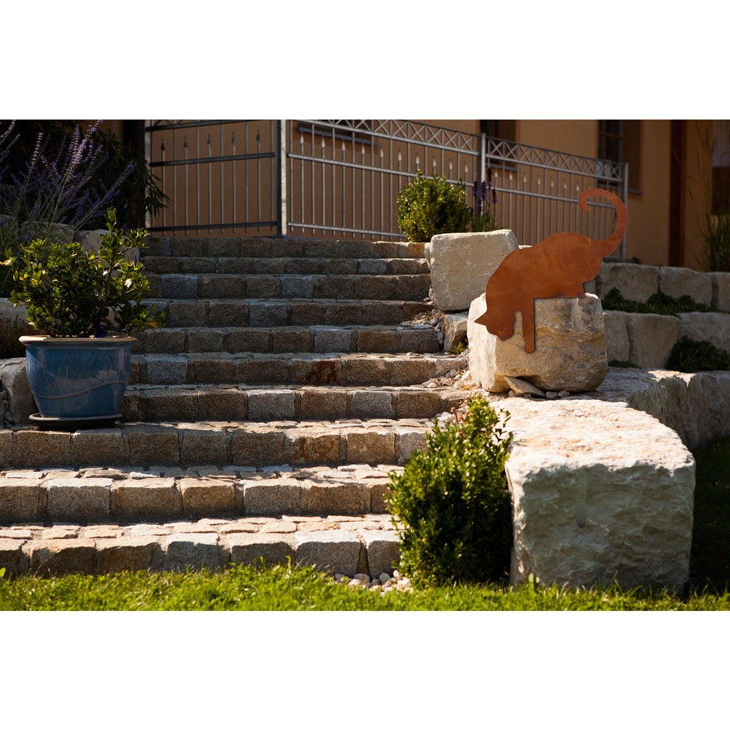 Tierfigur Metall - Kantenhocker Katze angelnd - Edelrost Katzenfigur Gartenfigur