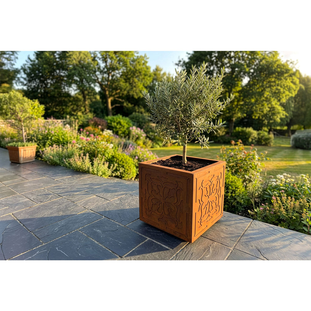 Pflanztrog Cubus Barock aus Metall – Edelrost Pflanzkübel 40×40×42 cm