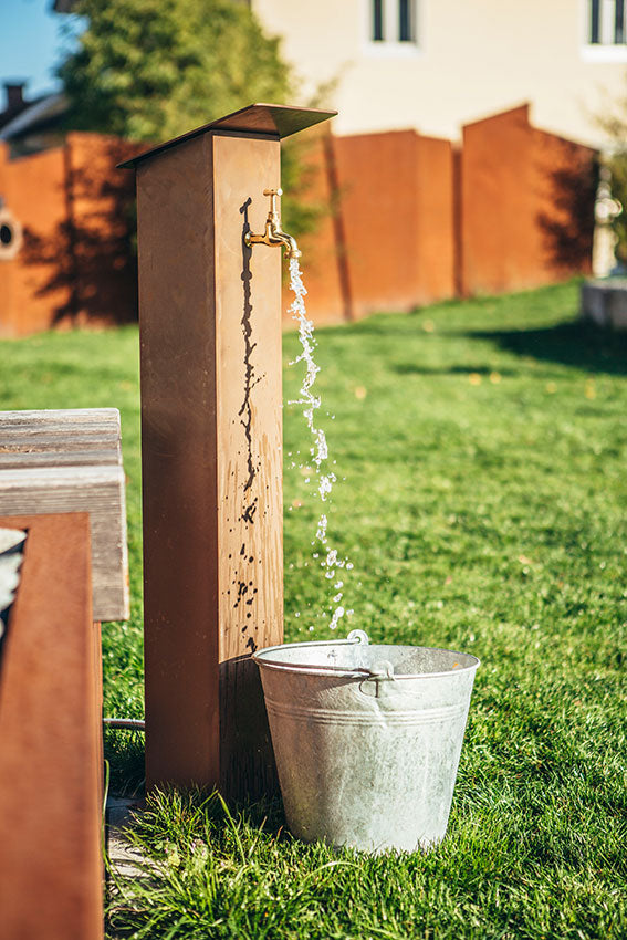 Säule Wasserzapfsäule - Water Tap - aus Edelrost Metall Rostsäule mit Wasserhahn