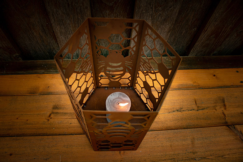 Windlicht Bienenwabe aus Metall 6eckig Edelrost Kerzenhalter mit Wabendekor